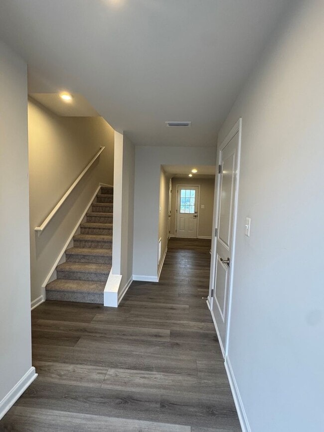 Building Photo - Brand New Townhouse, Great Location!