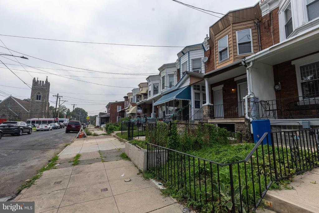 Foto principal - 6035 Hazel Ave