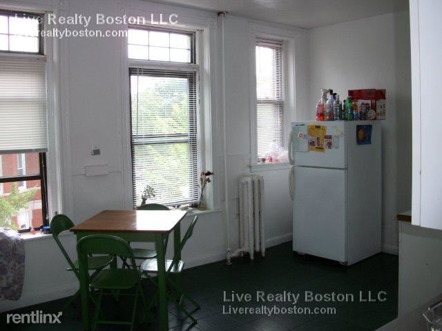 Primary Photo - 1916 Beacon St