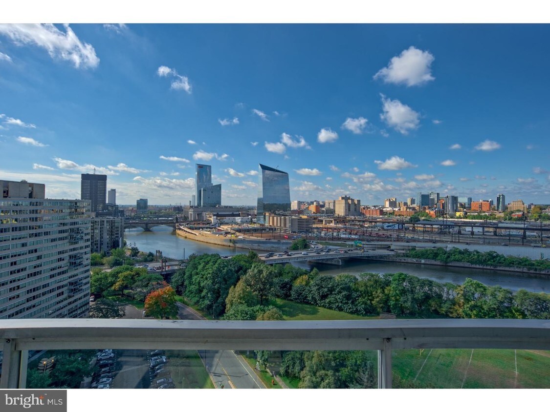 Primary Photo - 2200 Benjamin Franklin Pkwy