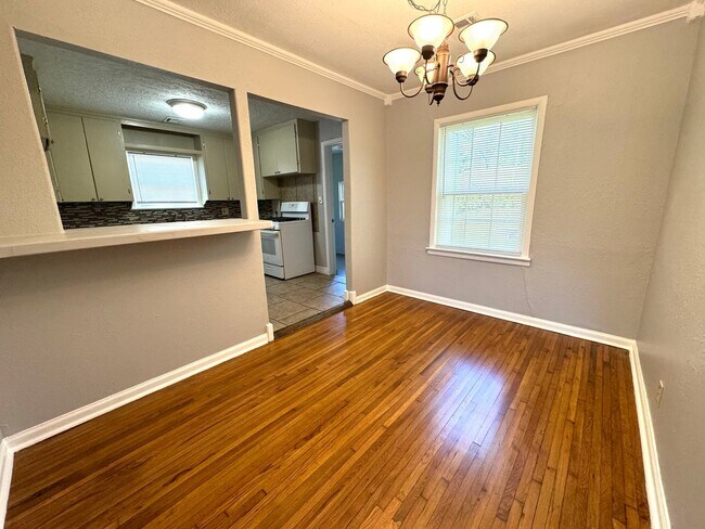Building Photo - Beautiful 2 bedroom 1 bath home!