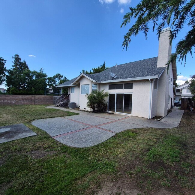 Foto del edificio - Spacious 4 bedroom available in Roseville, Good schools nearby.