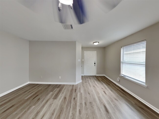 Foto del edificio - 7711 Cypress Edge Dr