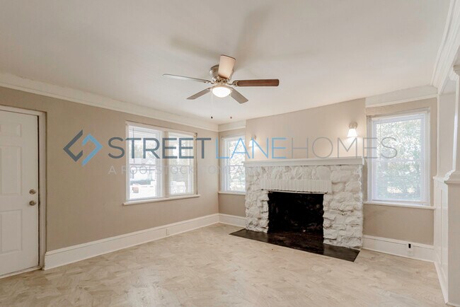 Building Photo - 870 Lynhaven Ave
