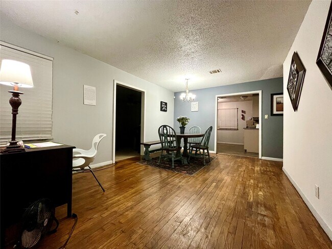 Foto del edificio - 3025 Chimira Ln