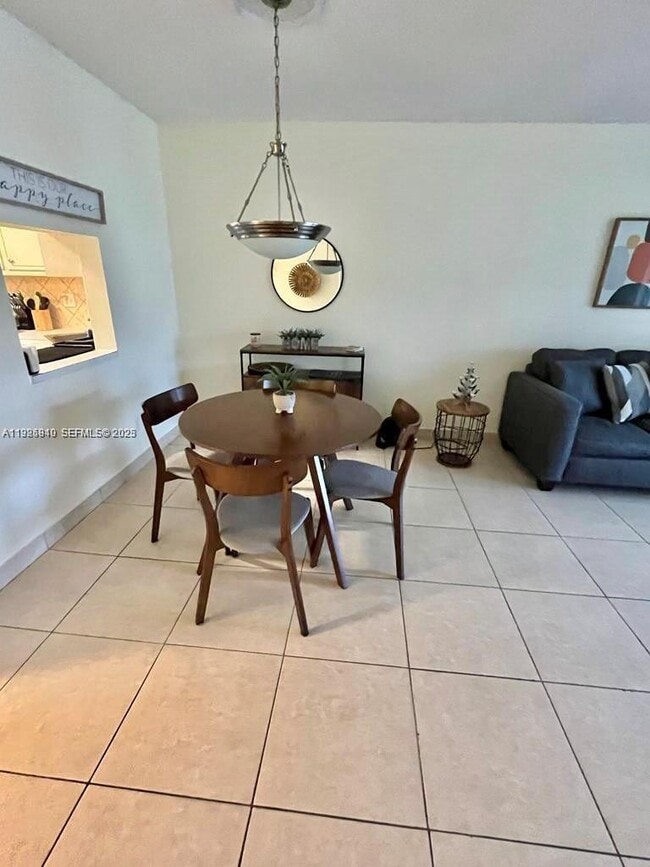 Foto del edificio - 5961 NW 61st Ave