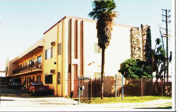 Building Photo - 7234-7236 Milwood Ave