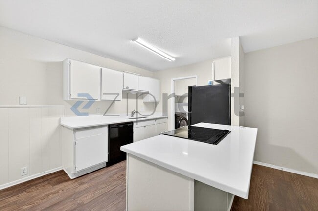 Building Photo - Unit 5022