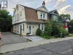 Building Photo - 154 Davisville Ave