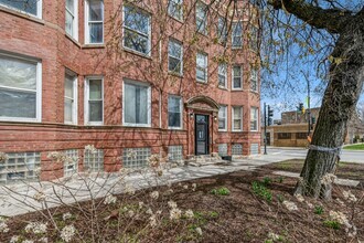 Building Photo - 312 N Kedzie Ave