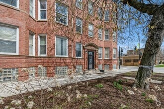 Building Photo - 3202 W Fulton Blvd
