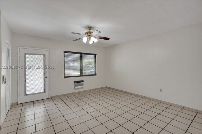 Foto del edificio - 7300 Byron Ave
