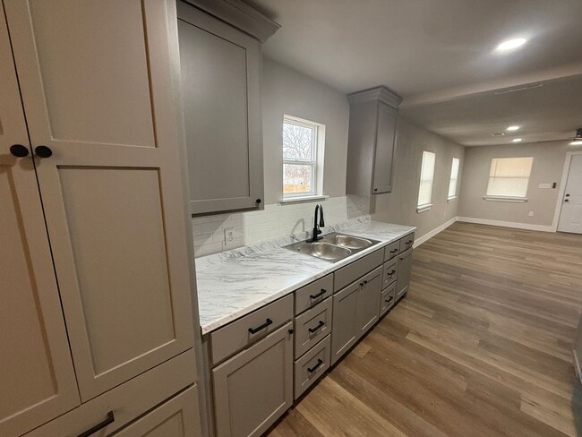 Building Photo - Beautiful Bungalow