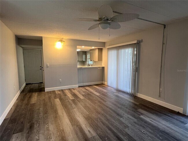 Foto del edificio - 8825 Bay Pointe Dr