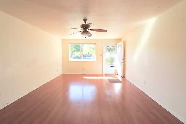 huge living room w/picture window - 204 Gibson St