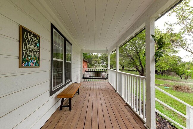 Foto del edificio - 350 Springlake Dr
