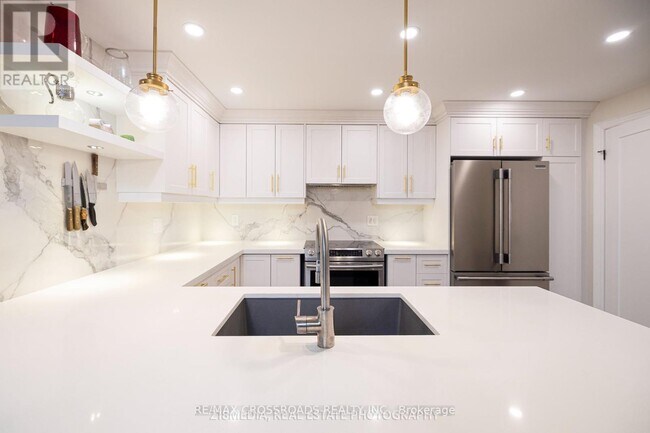 Building Photo - 709-730 GREENFIELD Ave