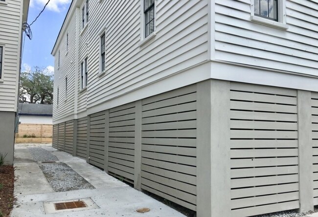 Acceso al estacionamiento - 26 Aiken St