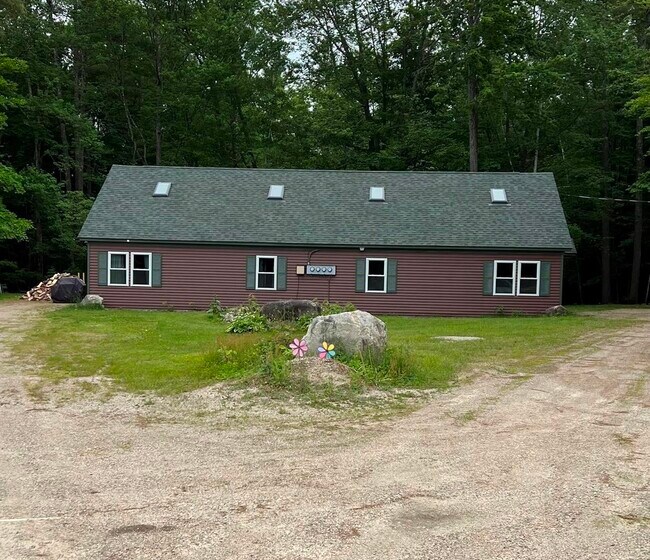 Building Photo - 87 Sargent Rd