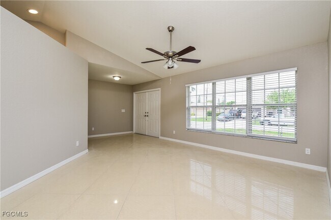 Foto del edificio - 916 SE 33rd Terrace