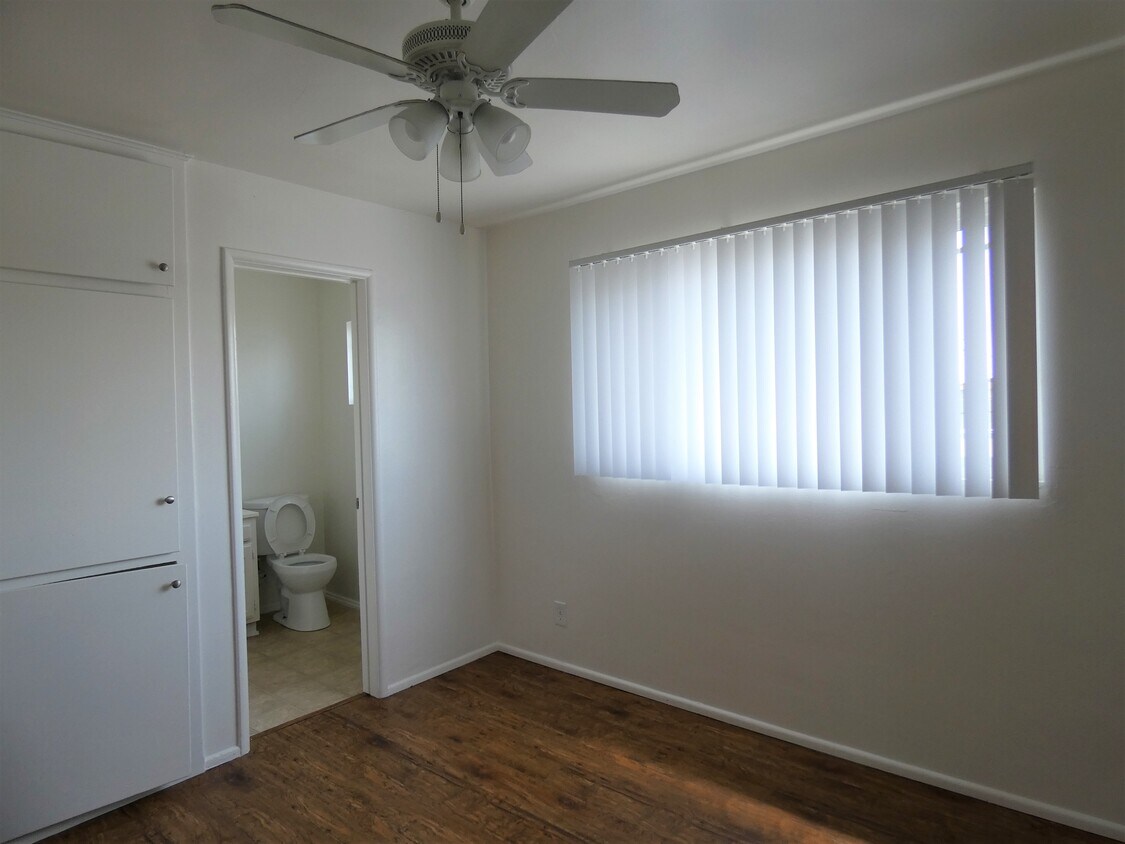 Primary Photo - 1415 E South St