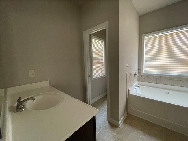 Building Photo - 5986 Apple Grove Rd NE