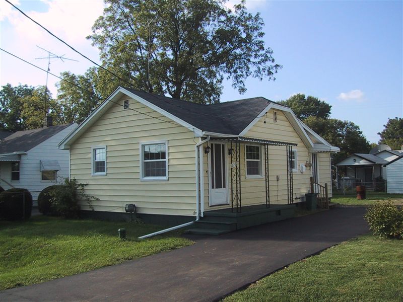 1116 W Bergin Ave, Flint, MI 48507 House Rental in Flint, MI