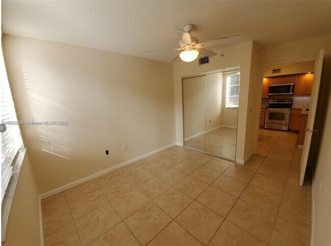 Foto del edificio - 4816 N State Rd 7