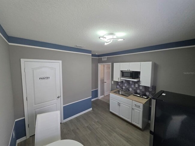 Building Photo - 981 Chanler Dr