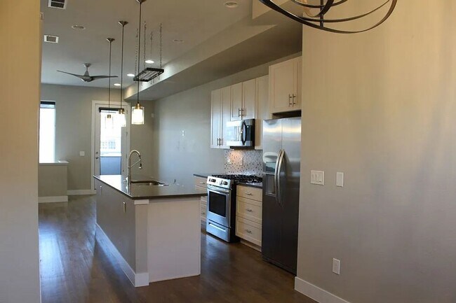 Building Photo - Modern 2 Bedroom Townhome in Denver