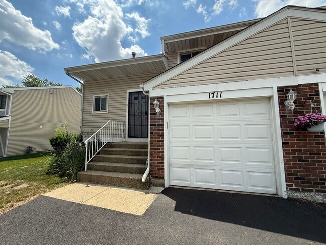 Building Photo - 1711 Bell Dr