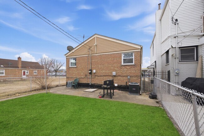 Foto del edificio - 4605 S Laramie Ave