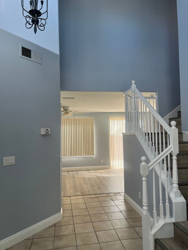 Foto del edificio - PRICE REDUCED!! LOVELY REMODELED 4 BEDROOM HOUSE IN N. NATOMAS!!