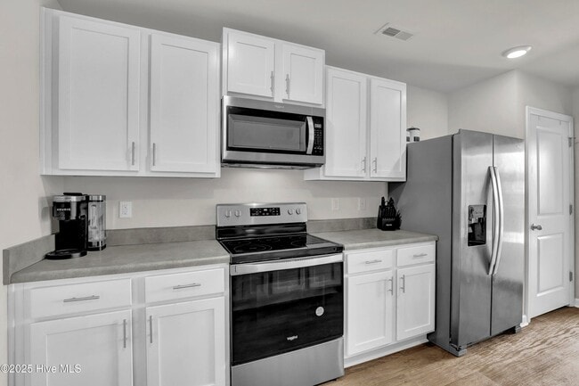 Building Photo - 519 Birdsong Dr