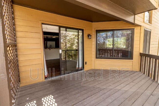 Building Photo - 5000 E Palomino Ln