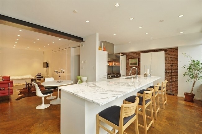 Interior Photo - 180 S 4th St