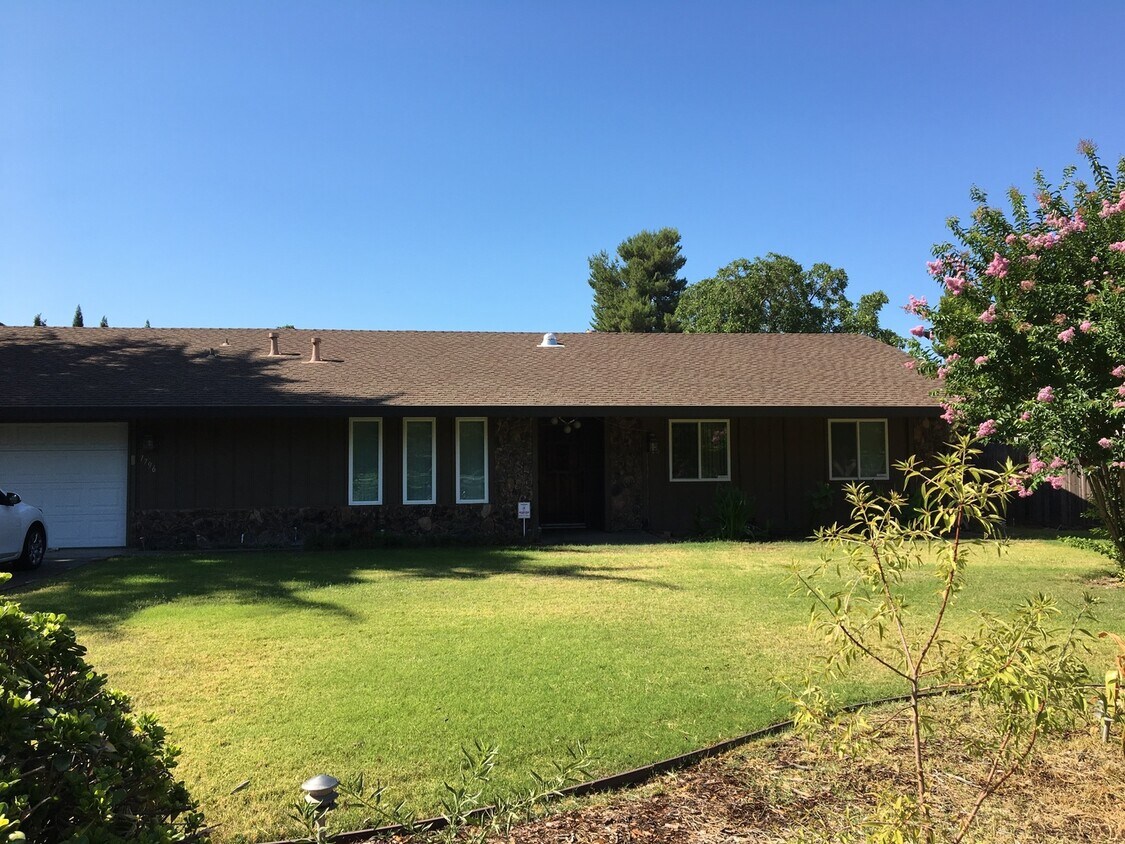 Primary Photo - 4 bedroom 2 1/2 bath house in Yuba City