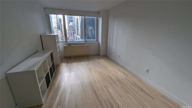 Foto del edificio - 322 W 57th St