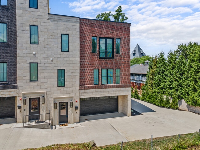 Building Photo - 5135 5th Ave