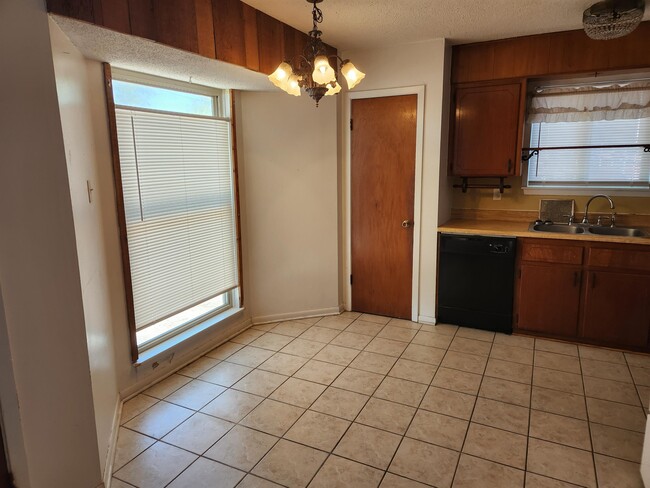 Building Photo - 1200 Kathey Dr
