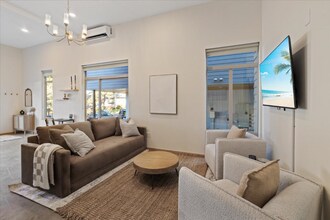 Building Photo - 617 S Adams St