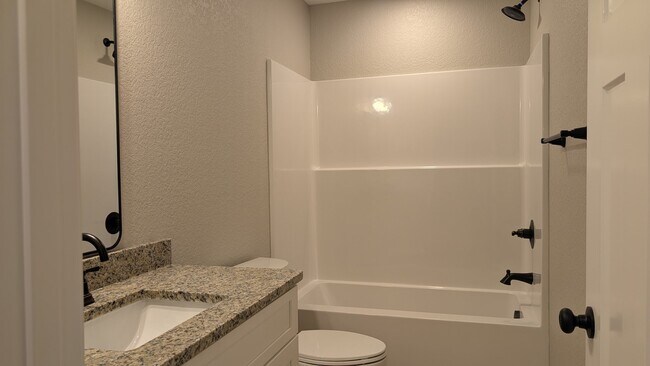 Foto del edificio - 3 Woodland Hills Dr