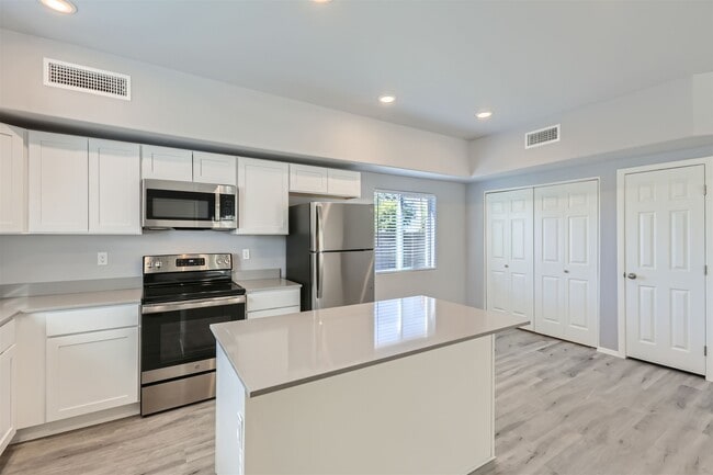 Building Photo - 7010 N 80th Ave