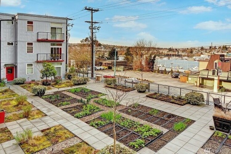 Primary Photo - 2960 Eastlake Ave E
