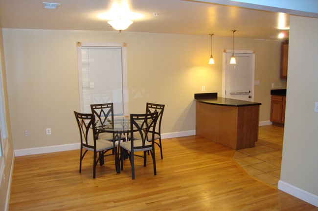 Building Photo - 5006 Cherokee St