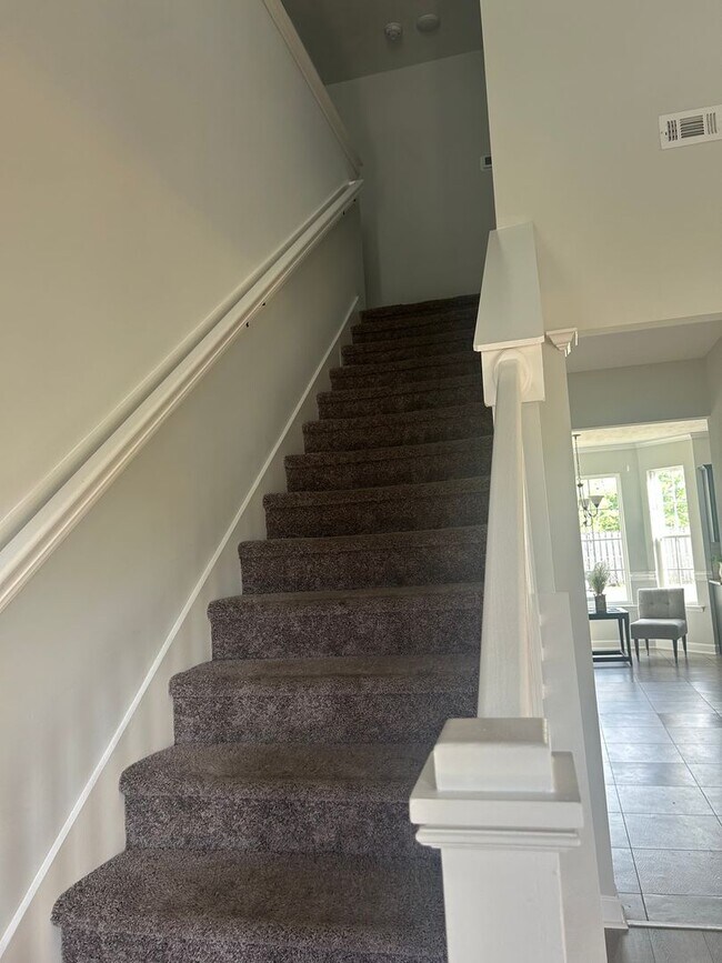 Building Photo - Beautiful Beazley designed Home
