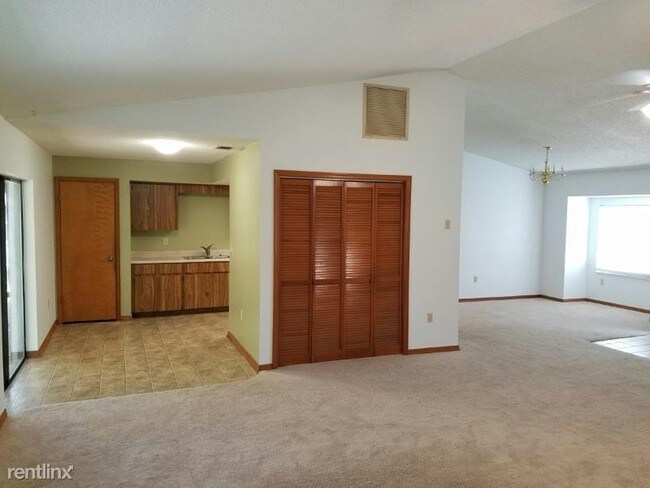 Building Photo - 3 br, 2 bath House - 11040 W Concord Ct