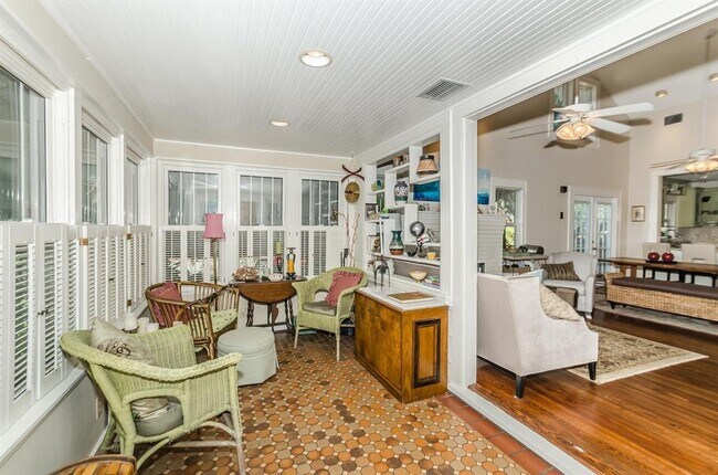 Foto del edificio - 305 15th Ave NE