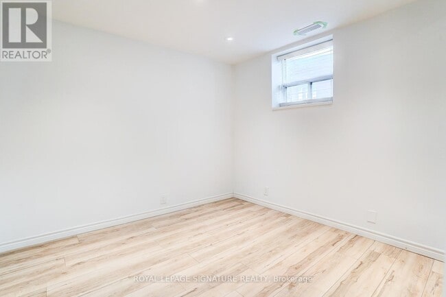 Building Photo - 614 Dufferin St