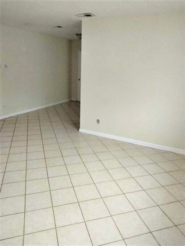 Foto del edificio - 7559 Proxima Rd